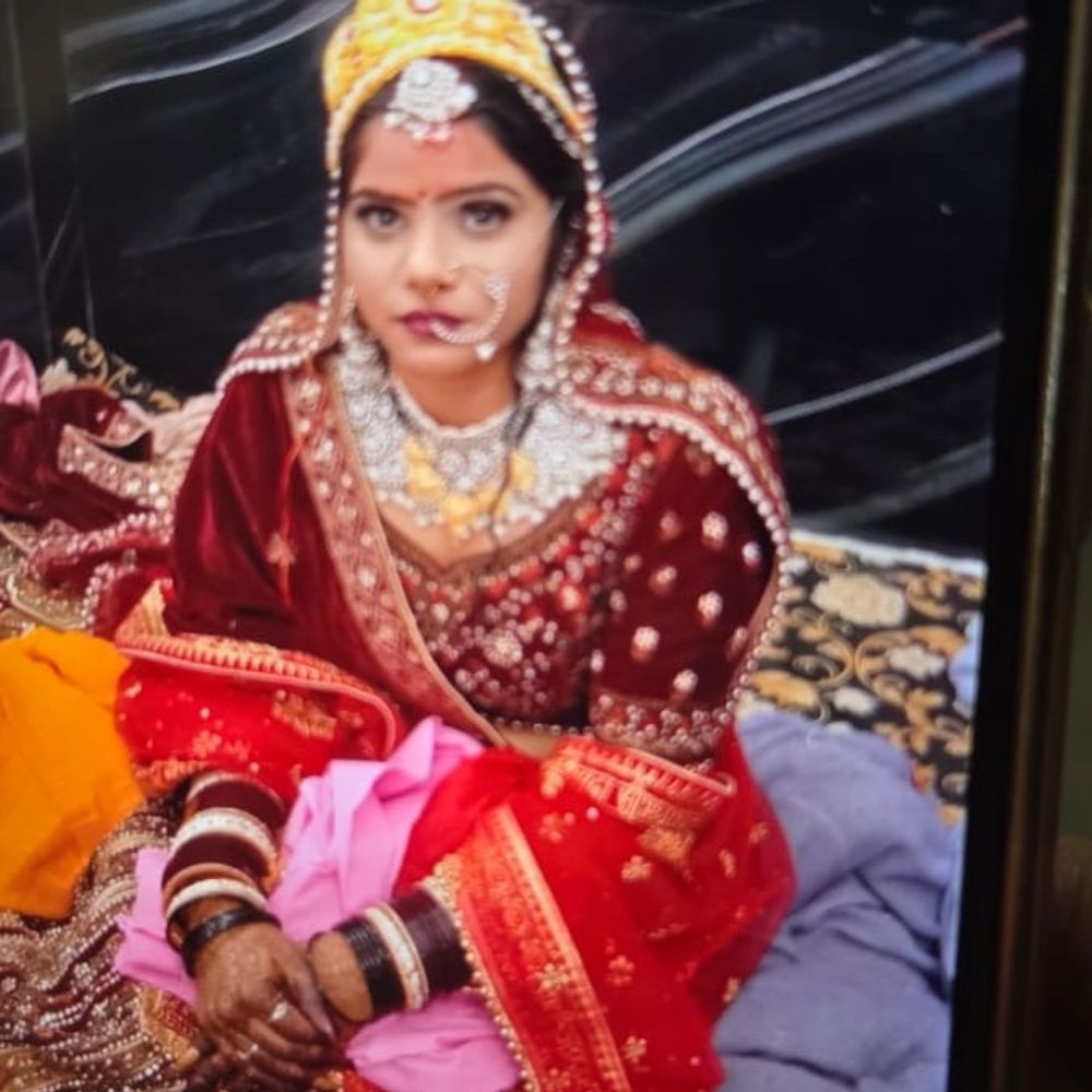 बरेली में शादी के 2 महीने बाद नवविवाहिता की मौत:कमरे में पंखे से फंदे पर लटका मिला शव, मायके वालों ने लगाया दहेज हत्या का आरोप