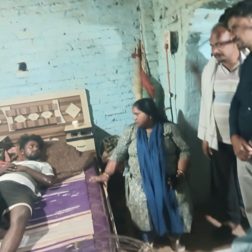 घाटमपुर हादसे के मृतकों के घर पहुंची विधायक सरोज कुरील:परिजनों को दिया मदद का आश्वासन, बोलीं- किसी के बहकावे में न आएं