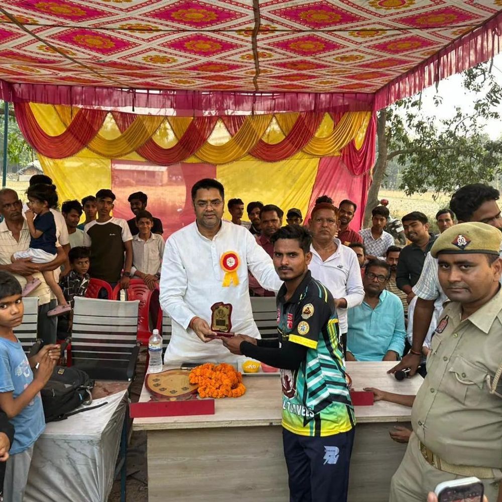 महादेवा एमपीएल कैनवास टूर्नामेंट में मुड़िला का दबदबा:सिद्धार्थनगर में विधायक विनय वर्मा ने बढ़ाया खिलाड़ियों का उत्साह