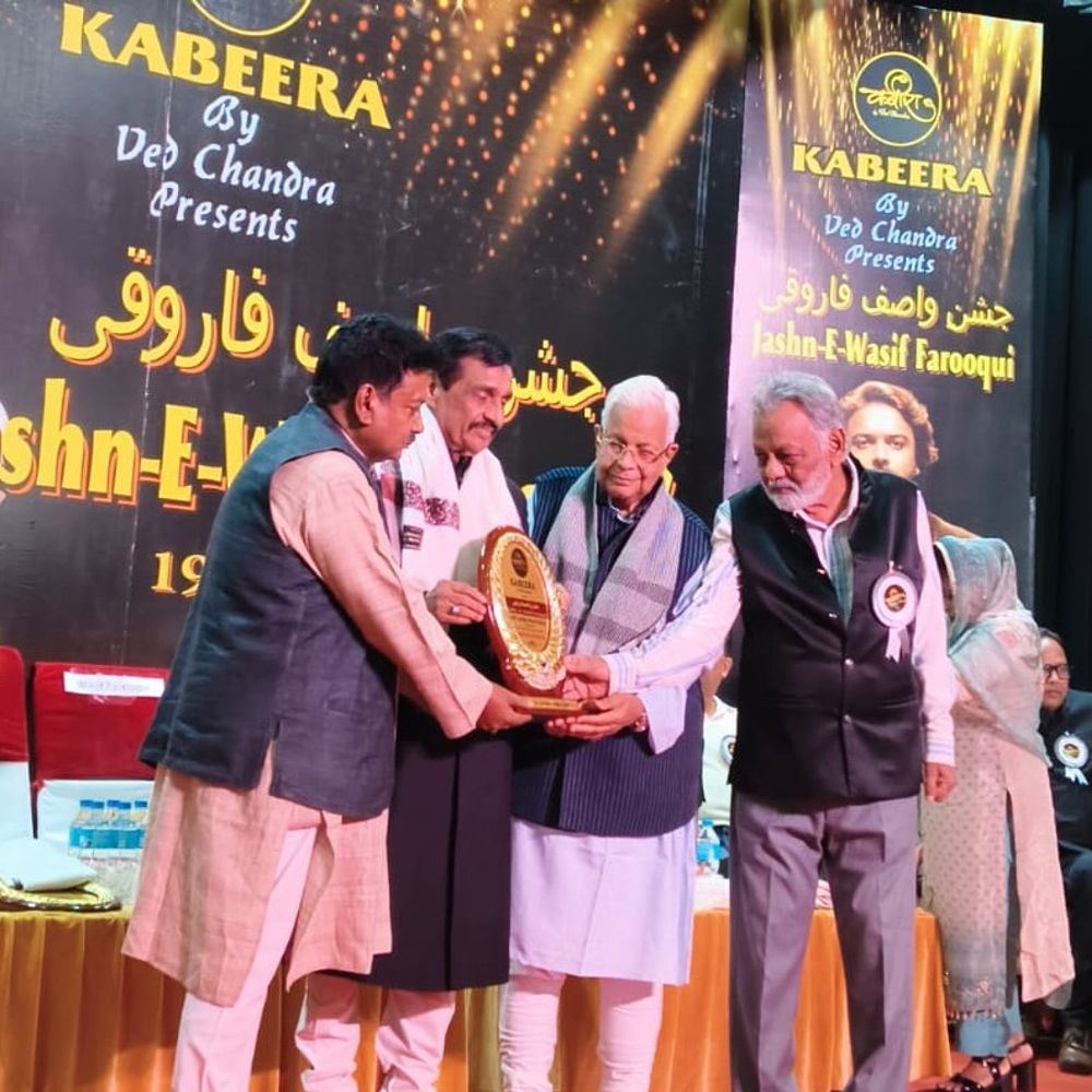 लखनऊ में 'जश्न-ए-वासिफ फारूकी' मुशायरा:शायरों ने गजलों से समां बांधा, पूर्व कार्यकारी मुख्यमंत्री डॉ. अम्मार रिजवी ने पढ़ा मुशायरा