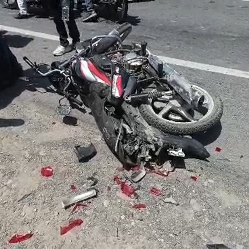 फर्रुखाबाद में डंपर की टक्कर से बेटे की मौत:हादसे में पिता घायल, गैस सिलेंडर भरवाने जा रहे थे