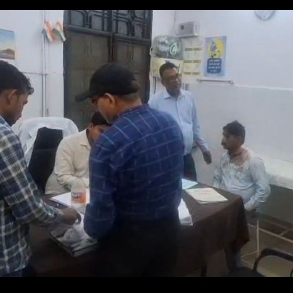 संभल में भतीजे ने चाचा को पीटा, हालत गंभीर:मंदिर में मजाक के बाद हुआ विवाद, पुलिस से कार्रवाई की मांग