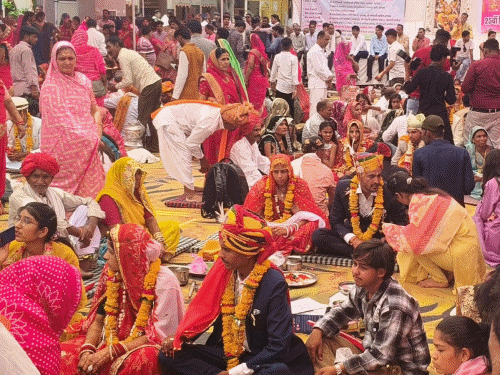 अक्षय तृतीया पर 22 जोड़े परिणय सूत्र में बंधे:  जांगिड समाज ने दहेज प्रथा, बाल विवाह के खिलाफ जागरूकता संदेश दिया – pratapgarh (Rajasthan) News