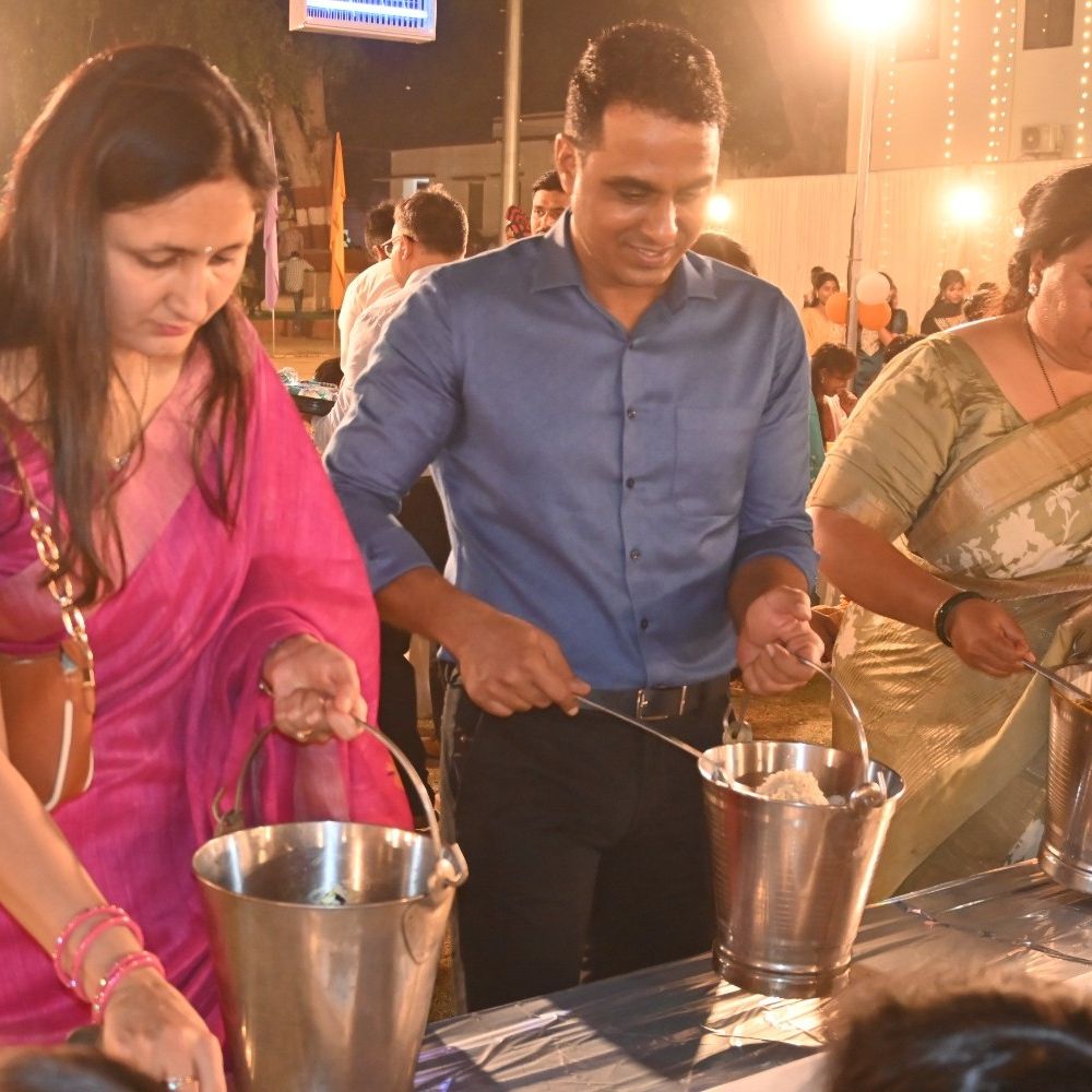 आजमगढ़ SSP की सराहनीय पहल:पुलिस लाइन में शुरू हुआ योगा और जिम, लाइब्रेरी से होगा ज्ञान का विस्तार, महिला आरक्षियों को परोसा खाना