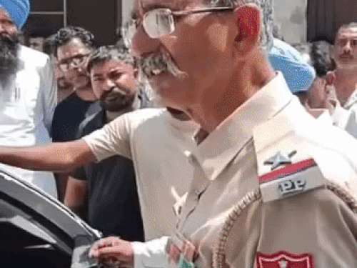 पुलिस से बचने के लिए यमराज बना कार चोर:  तंग गलियों में दौड़ाई गाड़ी रास्ते में जो आया उसे उड़ाया, आखिर में चढ़ा हत्थे – Ludhiana News