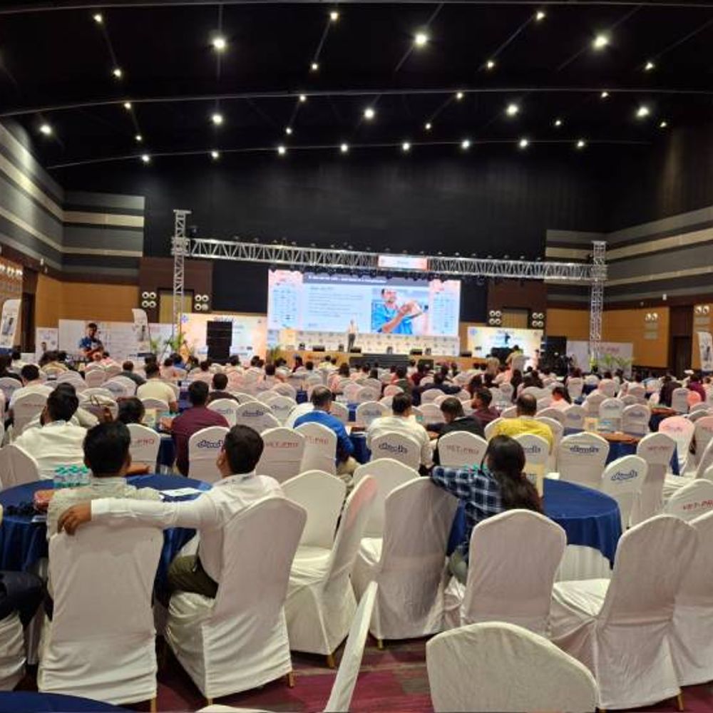 इंदौर बना पेट हेल्थ केयर हब, यहां वर्ल्ड क्लास इलाज:इंटरनेशनल कॉन्फ्रेंस में बोले एक्सपर्ट- वैक्सीन और ट्रेनिंग जरूरी, गलत खानपान से बीमार पड़ रहे पेट्स