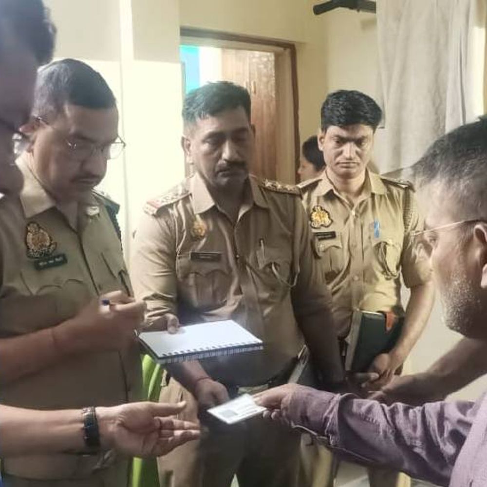 कानपुर में कारोबारी ने जुड़वा बेटियों की हत्या की:घर में गला रेता, लाश देखकर पत्नी ने पुलिस बुलाई, आरोपी पिता गिरफ्तार