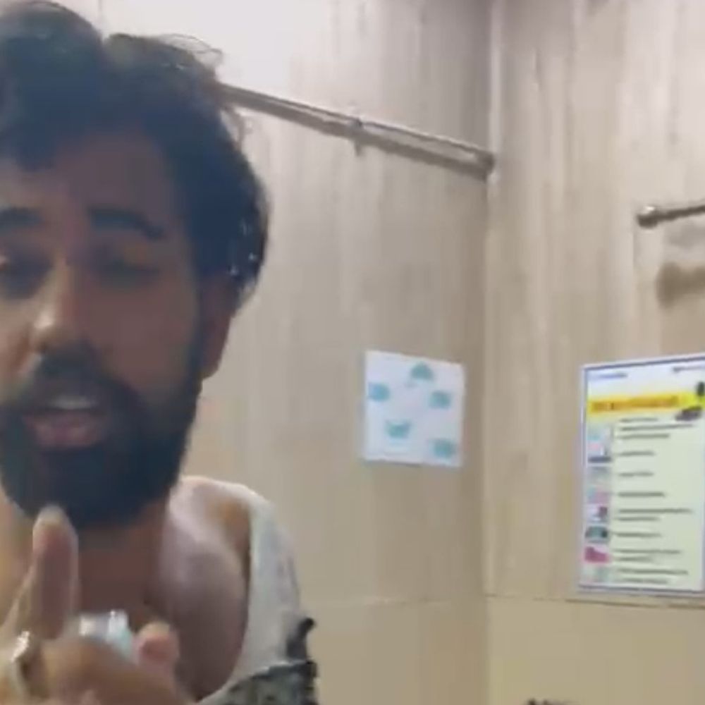 लखनऊ में ट्रैवलर के मालिक-ड्राइवर ने सवारी को दौड़ा-दौड़ाकर पीटा:चौकी के पास की कई राउंड फायरिंग, पुलिस पर आरोपियों को भगाने का आरोप