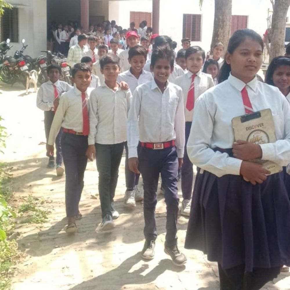 विद्या प्रतिभा स्पर्धा परीक्षा में शामिल हुए छात्र-छात्राएं:तीन स्कूलों में जुटे कक्षा तीन से इंटर तक के विद्यार्थी, सम्मानित होंगे