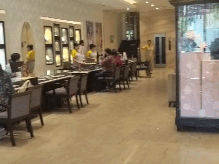 आगरा में अक्षय तृतीया पर जमकर खरीदारी:  10% बढ़ी सोने-चांदी की बिक्री, ऑटोमोबाइल दिखी तेजी – Agra News