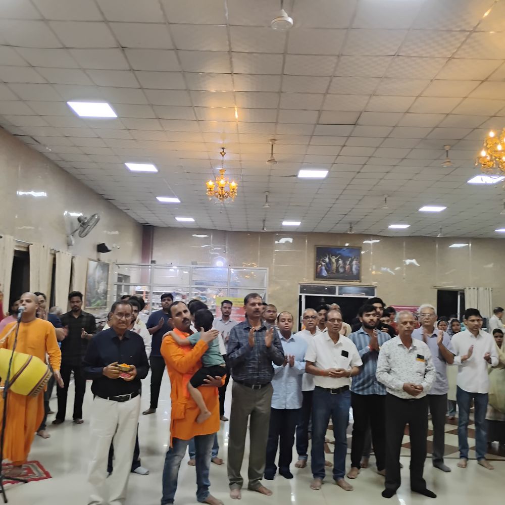 लखनऊ इस्कॉन मंदिर में चंदन यात्रा महोत्सव शुरू:श्रद्धालुओं की भीड़ उमड़ी, बिहारी जी को 56 भोग लगे