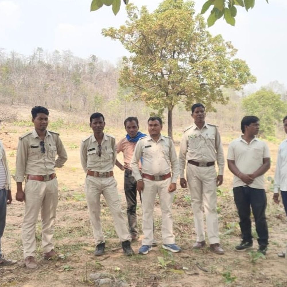रायगढ़ में अतिक्रमण रोकने पहुंचे वनकर्मियों पर हमला:ग्रामीणों ने टांगी-डंडे लेकर दौड़ाया, जान से मारने की धमकी; 6 पर नामजद केस