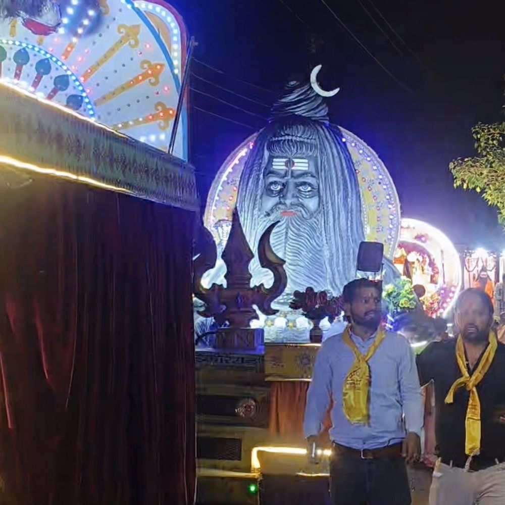 बरेली में निकली भगवान परशुराम की 24वीं भव्य शोभायात्रा:अयोध्या के महंत बलराम दास ने दी उपस्थिति, एटा की झांकियां और मथुरा-चंदौसी के बैंड ने मोहा मन