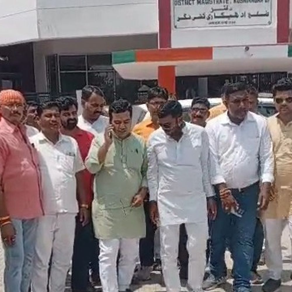 पंचायत कार्यकाल विस्तार की मांग तेज:प्रधान संघ ने सौंपा ज्ञापन, जिला मुख्यालय पर प्रदर्शन की चेतावनी दी