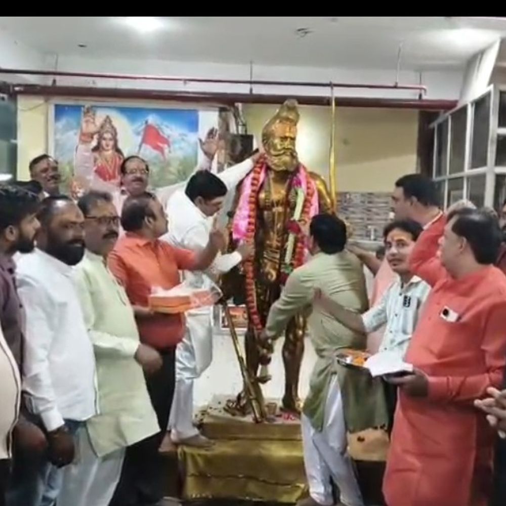 हाथरस में भगवान परशुराम की जयंती पर कार्यक्रम:विधि विधान के साथ की पूजा अर्चना, भगवान परशुराम को न्याय और धर्म का प्रतीक बताया