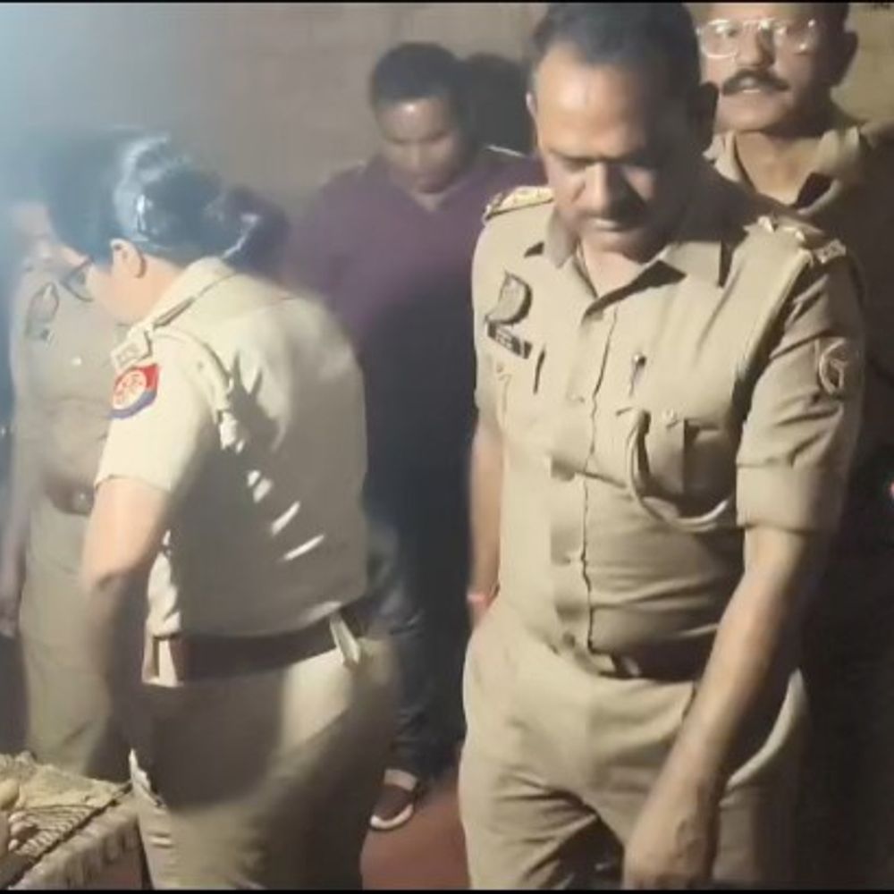 कौशांबी में सोनाली शर्मा हत्याकांड का खुलासा:सुसाइड नोट मिला, पति-सास गिरफ्तार; गोली लगने से हुई थी मौत, तमंचा भी बरामद