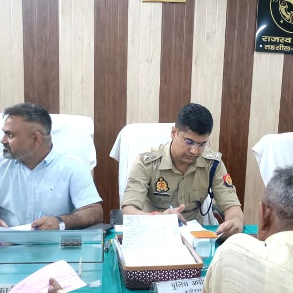 निष्पक्ष मतदान के लिए प्रशासन अलर्ट, सख्त गाइडलाइन जारी:कुशीनगर फाजिलनगर उपचुनाव की तैयारियां पूरी, निगरानी बढ़ाई गई