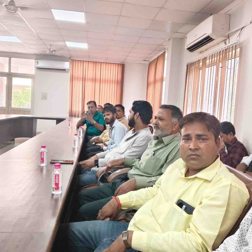 बुलंदशहर में बिजली कर्मचारियों ने निजीकरण का विरोध किया:सरकार से 2023 का समझौता लागू करने की मांग उठाई