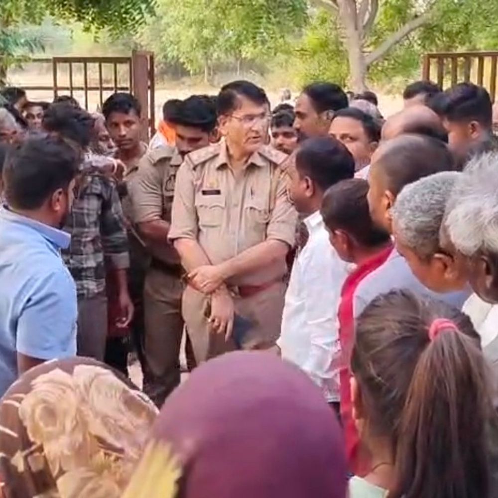 अनियंत्रित डंपर की टक्कर से बुजुर्ग की मौत:रायबरेली में सड़क पार करते समय हादसा, चालक गिरफ्तार, जांच शुरू