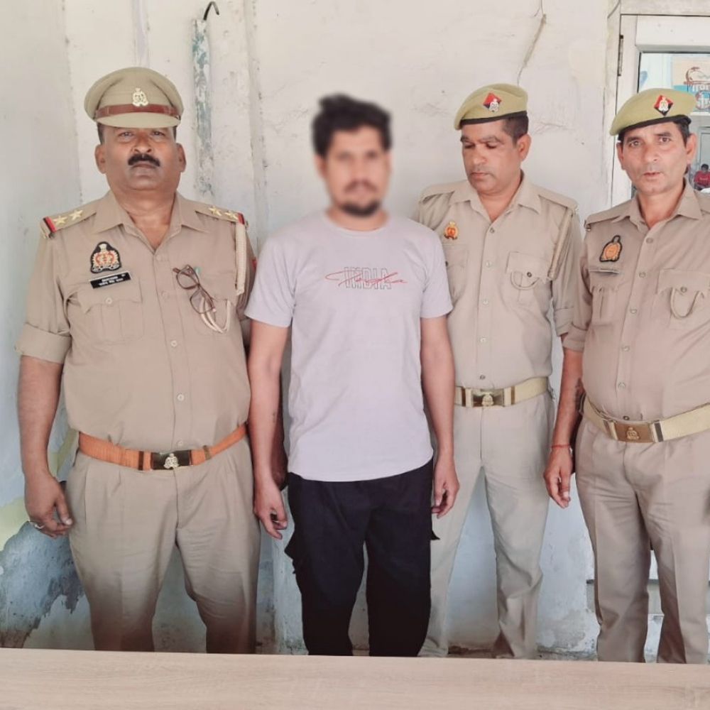 हाथरस में हत्या का आरोपी गिरफ्तार:प्रॉपर्टी डीलर को बंधक बनाकर मारा था, फरार मुख्य आरोपियों की तलाश तेज