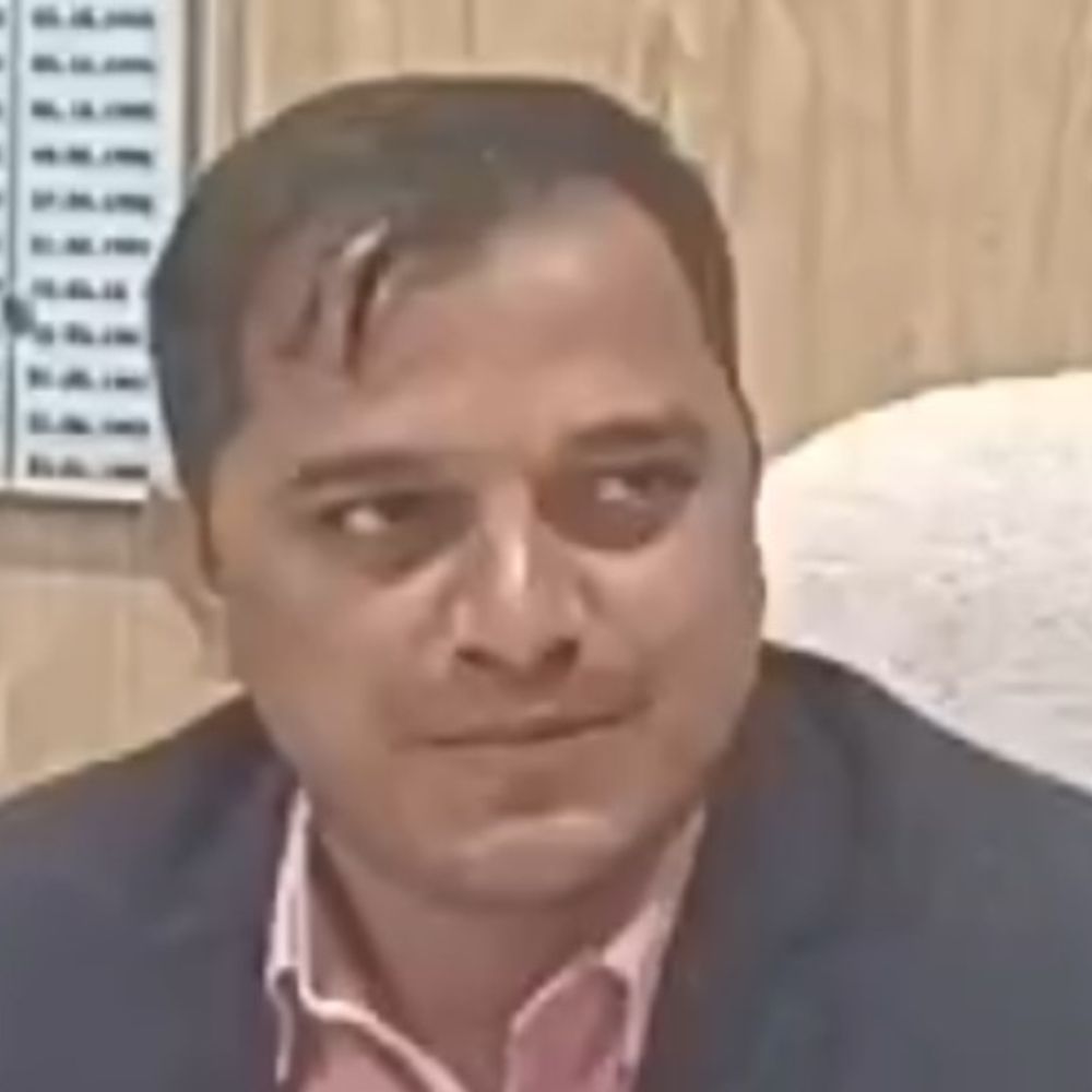 एटा में स्कूलों का समय बदला सुबह 7:30 बजे खुलेंगे:भीषण गर्मी और हीटवेव के कारण बेसिक शिक्षा अधिकारी ने दिए निर्देश