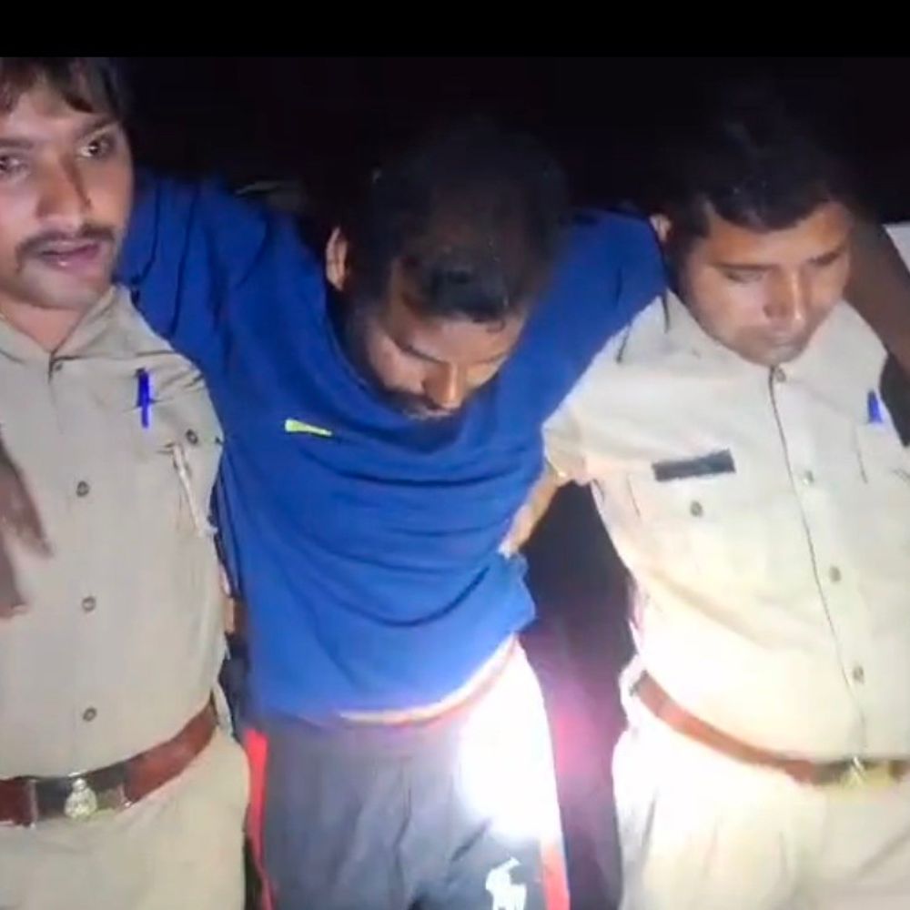 ऑपरेशन लंगड़ा: 25 हजार का इनामी बदमाश मुठभेड़ में गिरफ्तार:रायबरेली पुलिस ने बिना नंबर की बाइक और तमंचा भी किया बरामद