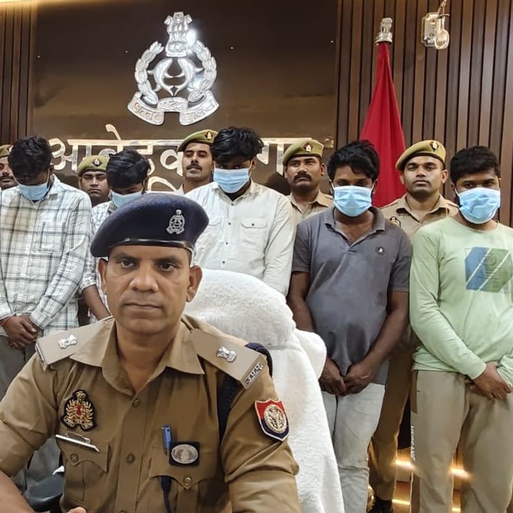 अंबेडकरनगर लूट का खुलासा, 6 आरोपी गिरफ्तार:5.45 लाख रुपये और अवैध तमंचा बरामद, भाई मास्टरमाइंड