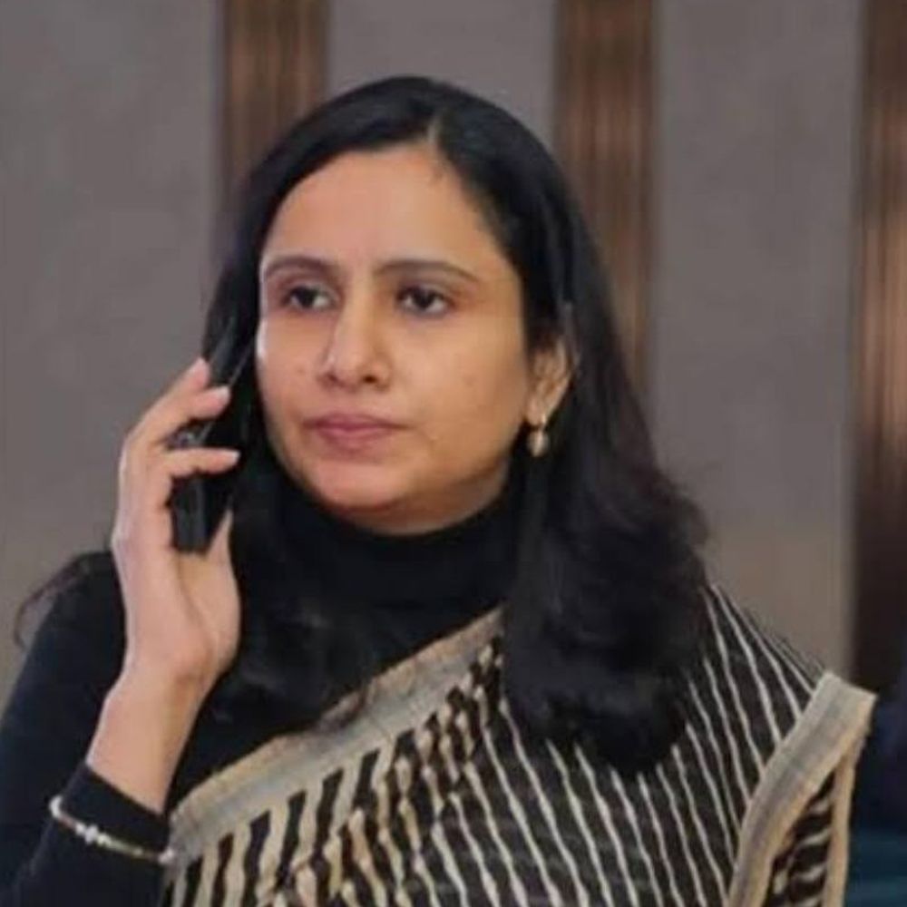 फर्रुखाबाद के डीएम आशुतोष द्विवेदी का तबादला:डॉ. अंकुर लाठर जिलाधिकारी नियुक्त, खुर्जा विकास प्राधिकरण में उपाध्यक्ष पद पर थी तैनात