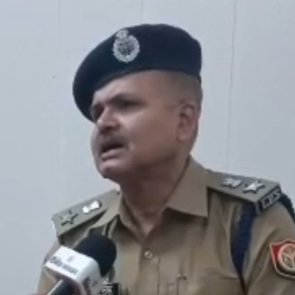 कासगंज SP ने 11 पुलिसकर्मियों का किया तबादला:निरीक्षक और उपनिरीक्षक स्तर के अधिकारियों को मिली नई तैनाती