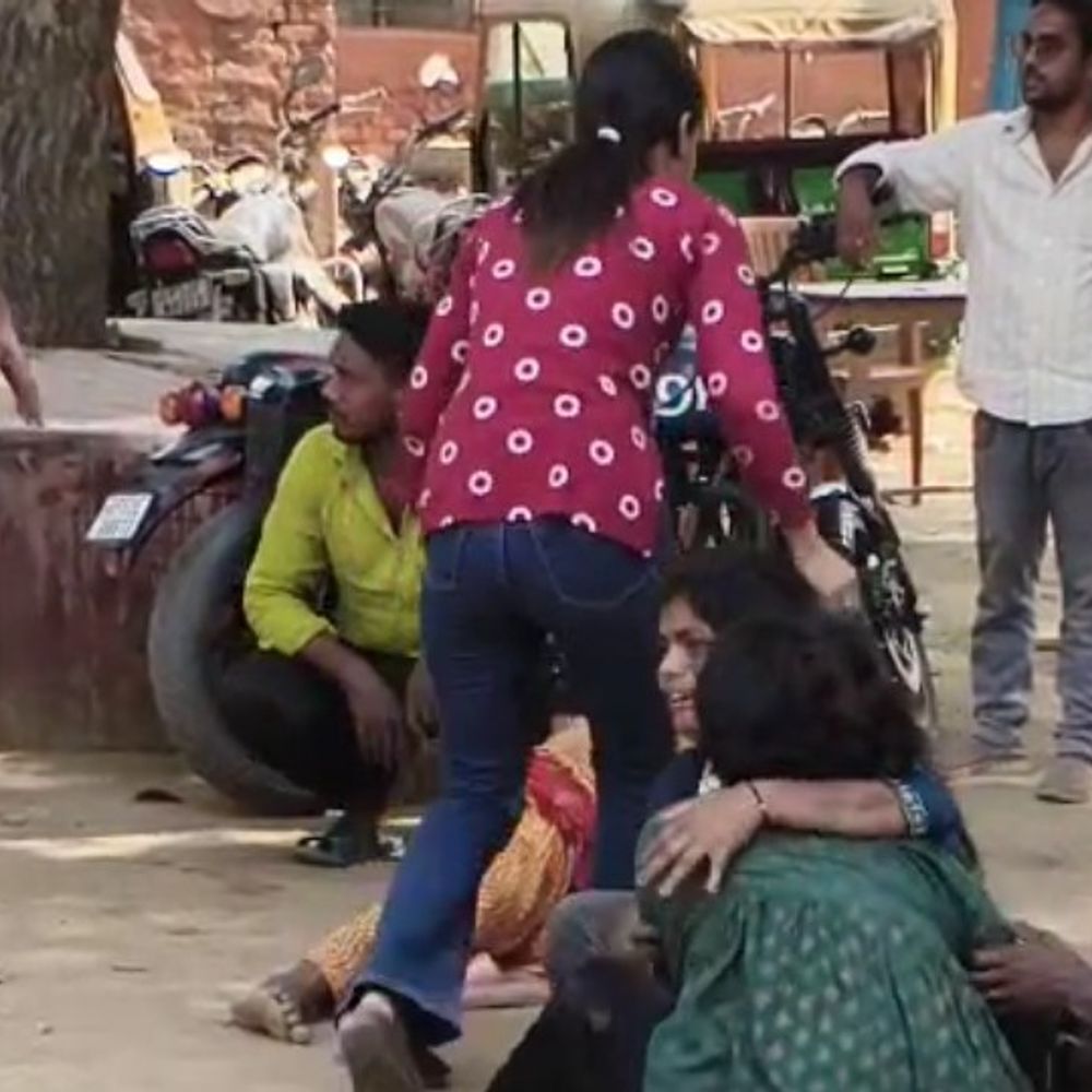 झंगहा में पेड़ से लटका मिला युवक का शव:मां-बहन से झगड़े के बाद की आत्महत्या, बस्ती का रहने वाला था परिवार