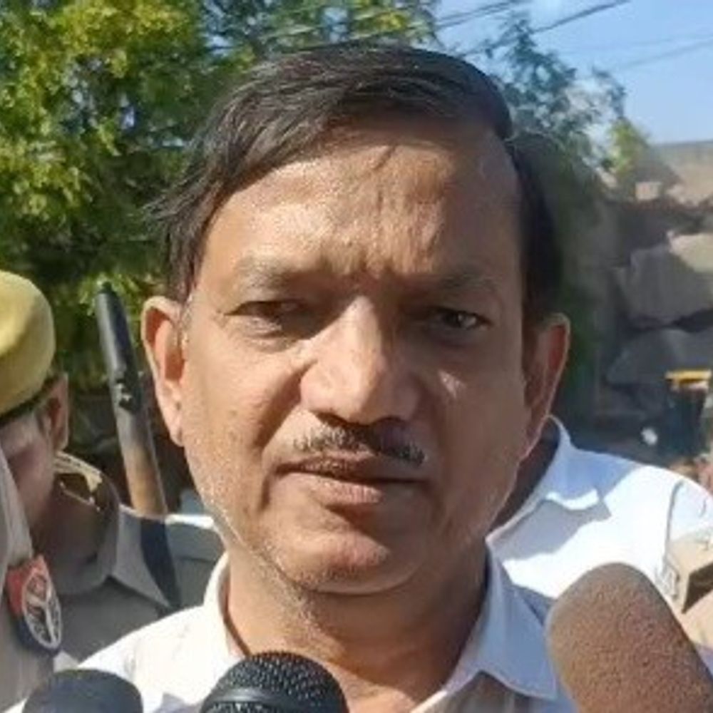 गोंडा सदर एसडीएम अशोक गुप्ता हटाए गए:जितेंद्र गौतम नए एसडीएम बने, सहायक अभिलेख अधिकारी तरबगंज भी बनाया गया