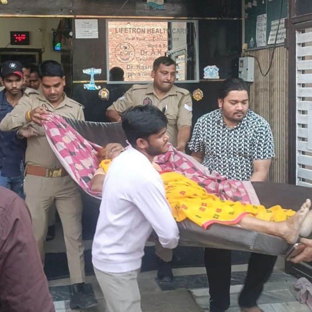 लाइफ टर्न हेल्थकेयर में इलाज करा रही महिला की मौत:कासगंज में परिजनों ने लापरवाही का आरोप लगाया, पुलिस और फॉरेंसिक टीम जांच में जुटी