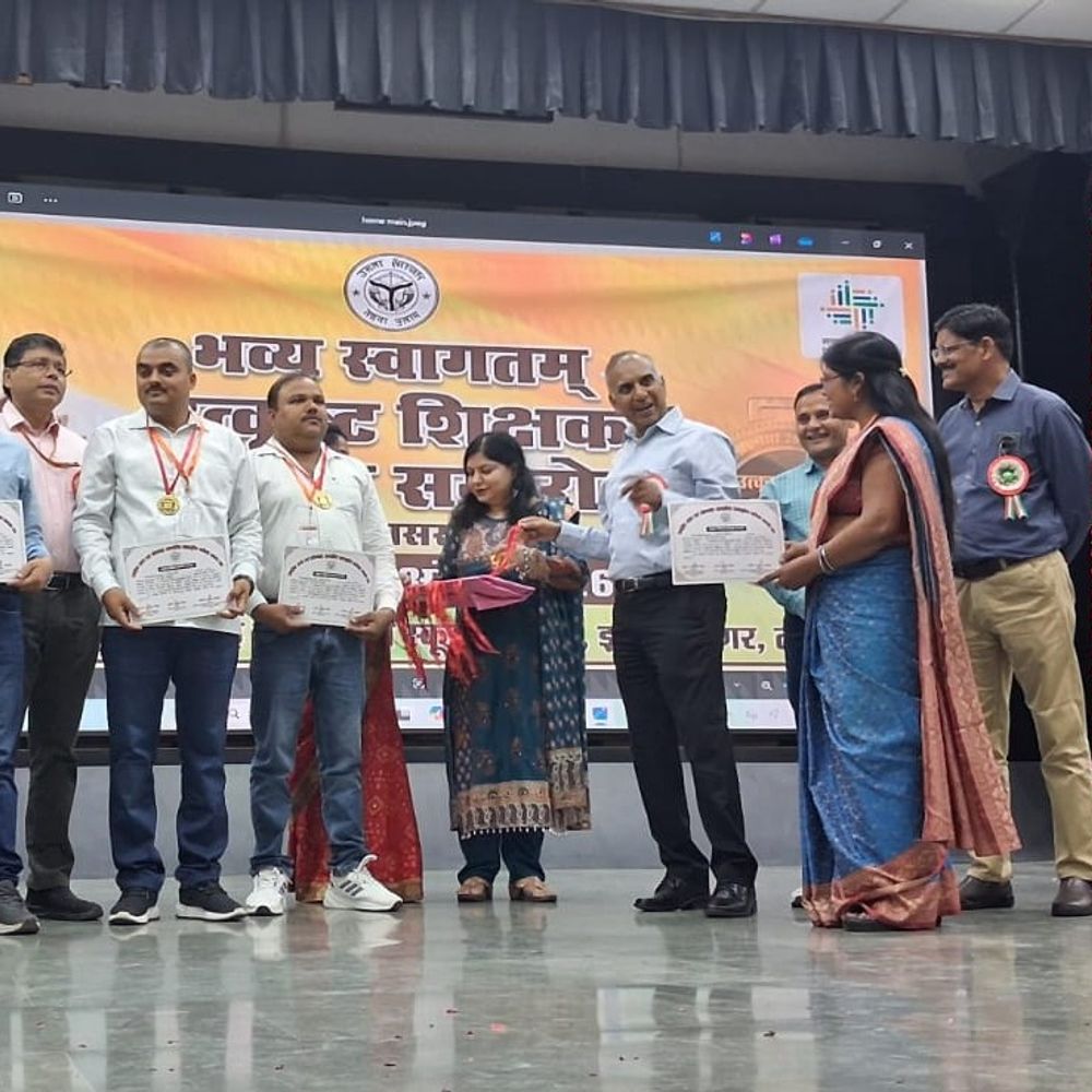 मिर्जापुर के 4 शिक्षक लखनऊ में सम्मानित:विद्यालयी शिक्षा में नवाचार और छात्रों को तैयार करने में उत्कृष्ट योगदान