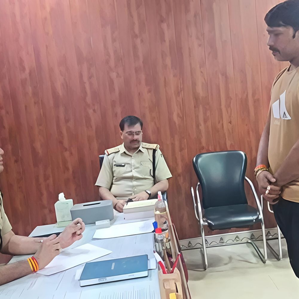 भाजपा विधायक बोले-करैरा तेरे डैडी का नहीं,अधिकारी औकात में रहें:शिवपुरी में SDOP पर भड़के प्रीतम लोधी; कहा- बेटा आएगा भी और चुनाव भी लड़ेगा