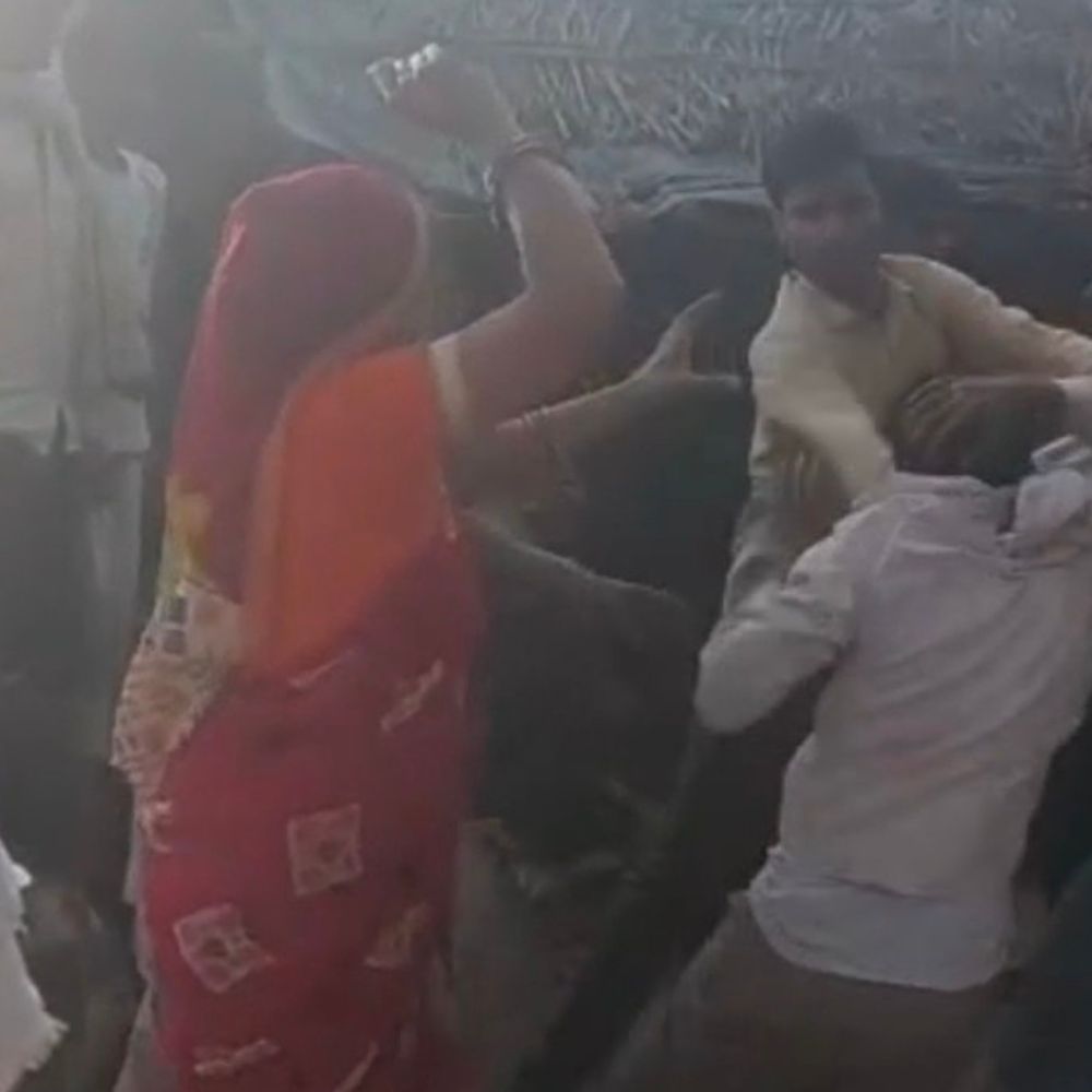 विवाहिता की मौत के बाद मायके-ससुराल पक्ष में मारपीट:हरदोई में पुलिस ने शांत कराया मामला, परिजन बोले- दहेज के लिए मार डाला