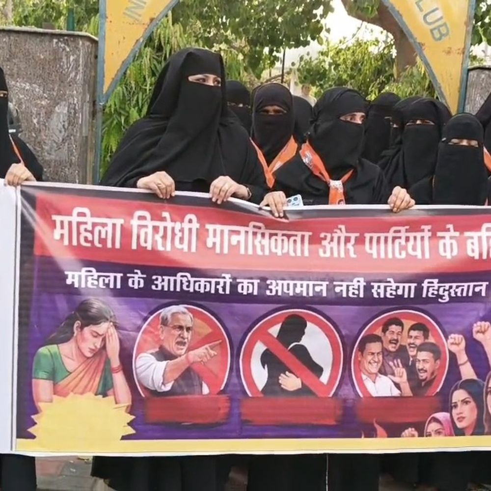 बरेली में मुस्लिम महिलाओं का प्रदर्शन:बोलीं- महिलाएं केवल वोट बैंक नहीं है, उन्हें राजनीतिक हिस्सेदारी मिलनी चाहिए