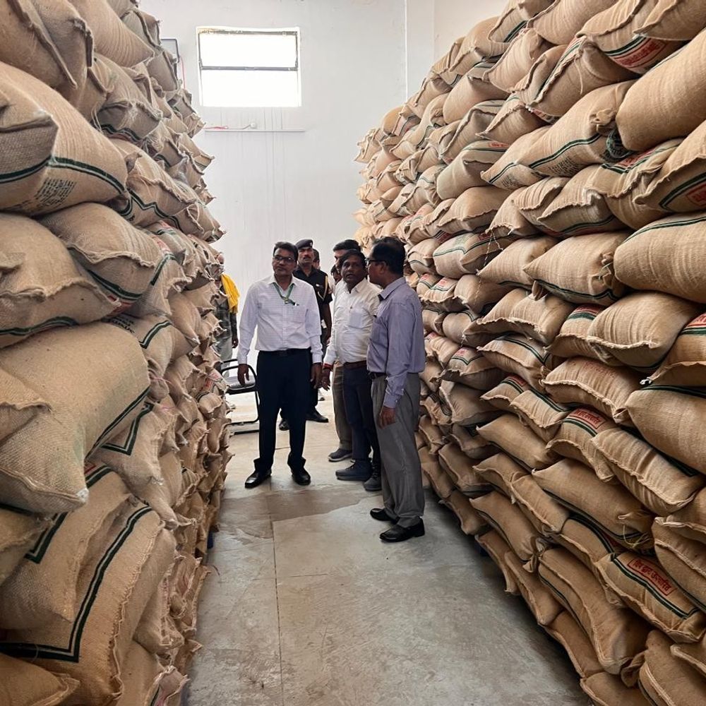 आचार्य नरेंद्र देव कृषि विश्वविद्यालय में खरीफ की तैयारी तेज:कुलपति ने बीज संयंत्र और प्रक्षेत्र का किया निरीक्षण