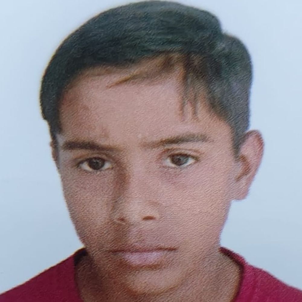 सीतापुर में बस की टक्कर से स्कूली छात्र की मौत:हादसे के बाद चालक बस लेकर फरार, पुलिस ने शुरू की तलाश