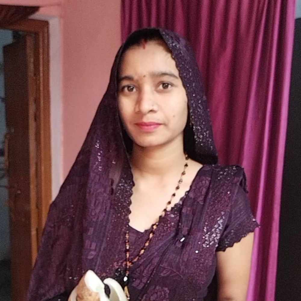 एटा में बाइक से गिरी महिला की मौत:पति के साथ जाते समय हादसा, ब्रेकर पर अनियंत्रित हुई बाइक