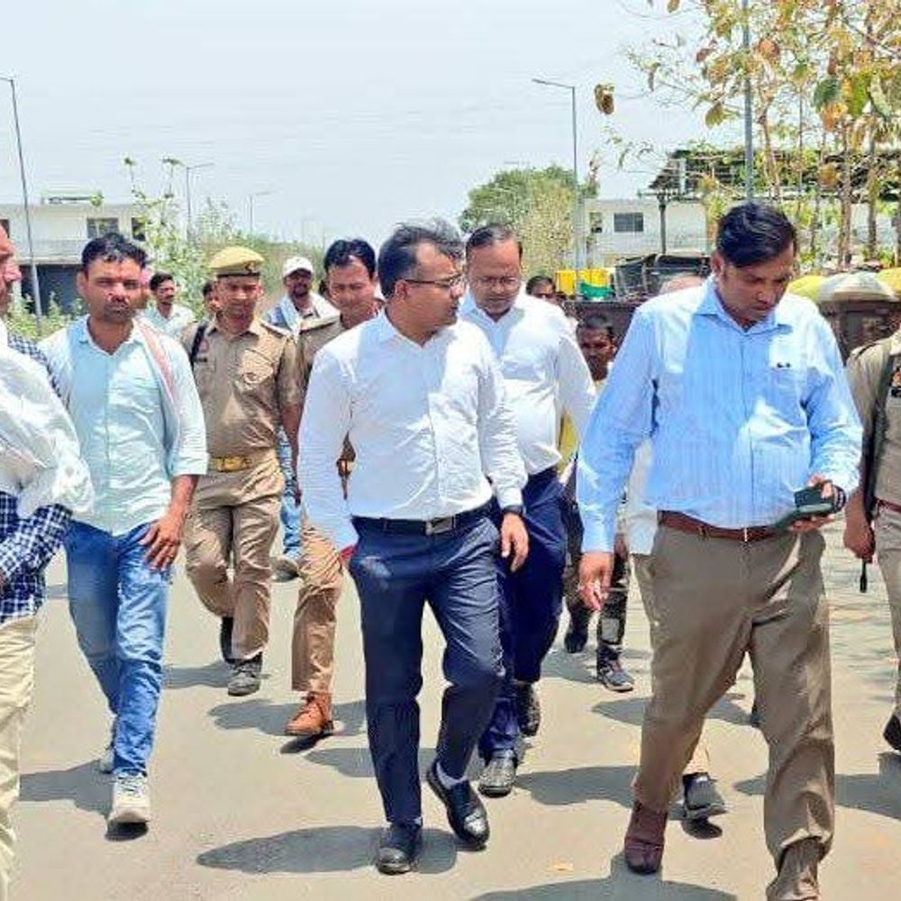 ललितपुर में क्रय केंद्र प्रभारी नशे में मिला:डीएम ने कार्रवाई का निर्देश दिया, बोले- बिचौलिओं के माध्यम से न हो बिक्री