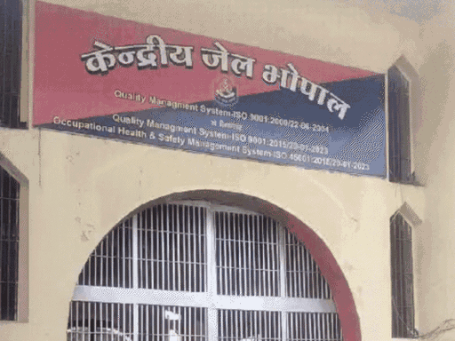 भोपाल सेंट्रल जेल में बंदी ने किया सुसाइड:  पेड़ से लटका मिला शव; हत्या के मामले में आजीवन कारावास की सजा काट रहा था – Bhopal News