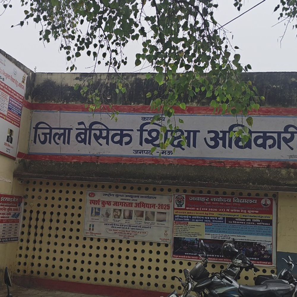 मऊ में स्कूलों का समय बदला:21 अप्रैल से सुबह 7:30 बजे से दोपहर 12:30 बजे तक कक्षाएं