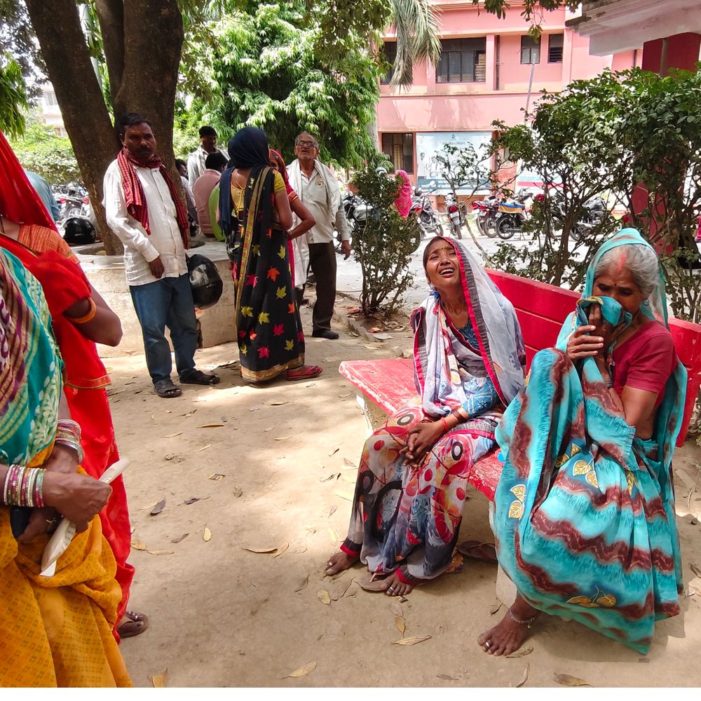 कौशांबी में ट्रैक्टर-बाइक की टक्कर, युवक की मौत:जीजीआईसी स्कूल जा रहे कर्मचारी ने मौके पर दम तोड़ा