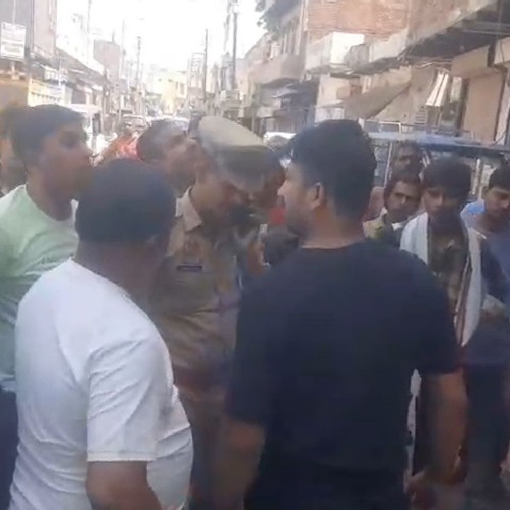 मथुरा में छत से गिरकर वृद्ध की मौत:पश्चिम बंगाल के रहने वाले थे, पुलिस बोली- मामला संदिग्ध लग रहा