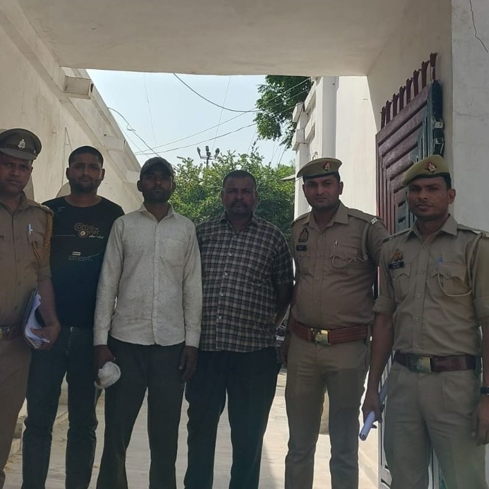 खेत में पानी लगा रहे व्यक्ति पर जानलेवा हमला:कानपुर देहात में तीन गिरफ्तार, कुल्हाड़ी से सिर-हाथ पर वार कर हत्या की कोशिश की; दो की तलाश जारी