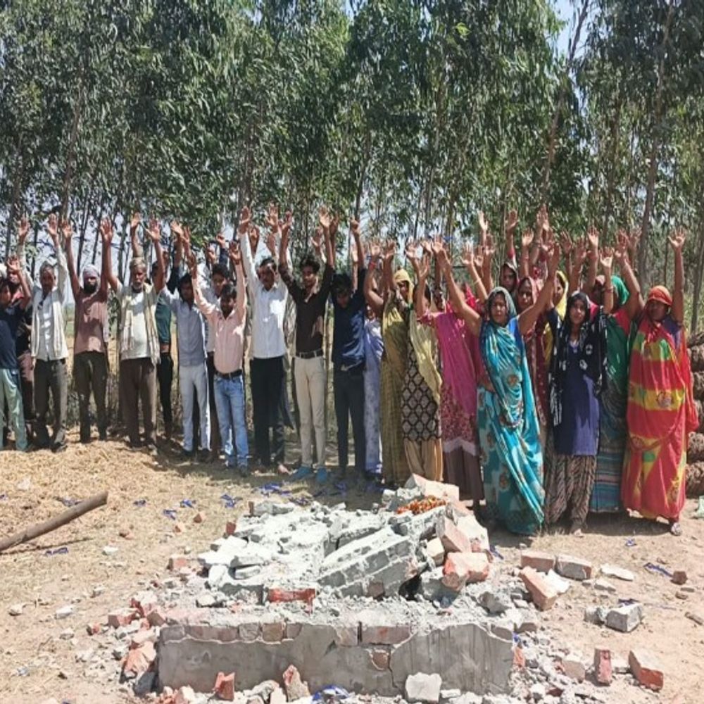 अंबेडकर प्रतिमा विवाद, ग्राम प्रधान समेत 10 पर FIR:पुलिस-राजस्व टीम पर लाठी-डंडों से हमले का आरोप, 14 अप्रैल को दूसरे गांव में स्थापित हुई थी प्रतिमा