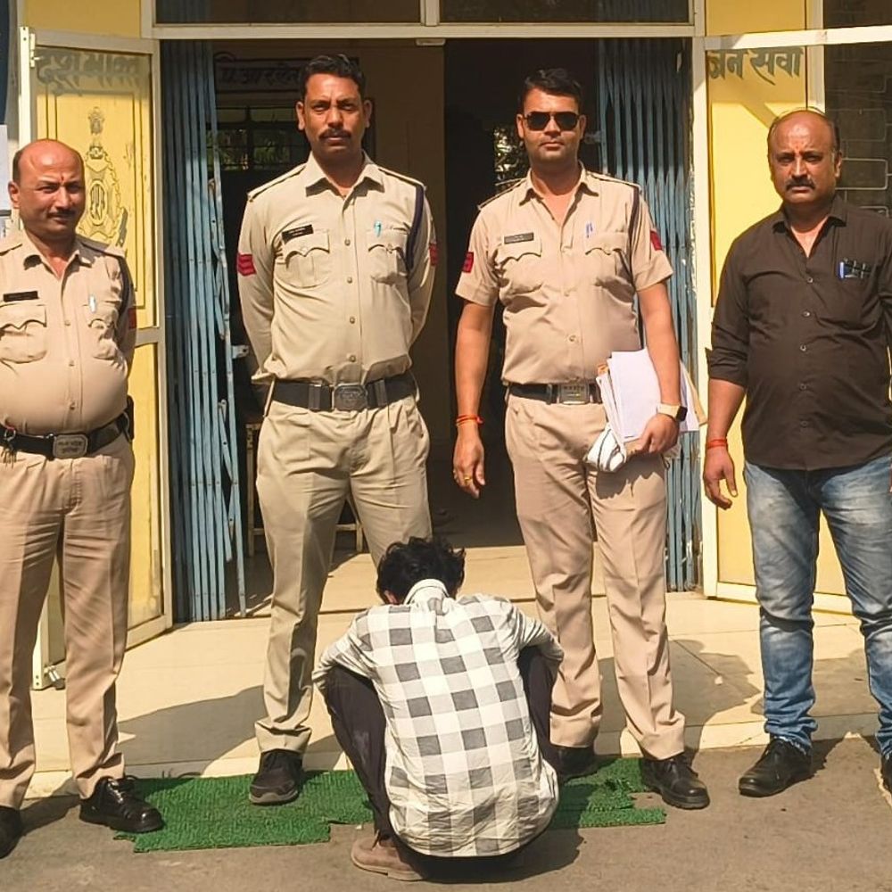 छेड़छाड़ केस में 3 साल से फरार आरोपी गिरफ्तार:गढ़ाकोटा से पकड़ाया 3 हजार का इनामी; कटनी में मर्डर कर 2021 से भाग रहा था