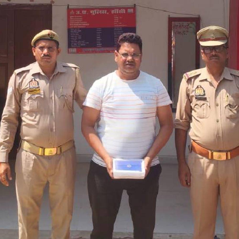 झांसी में IPL में सट्‌टा खिलाने वाला बड़ा सटोरी गिरफ्तार:मोबाइल में 16.28 करोड़ के क्वाइन मिले, फर्म में खपाता था पैसा, 6 साथी फरार
