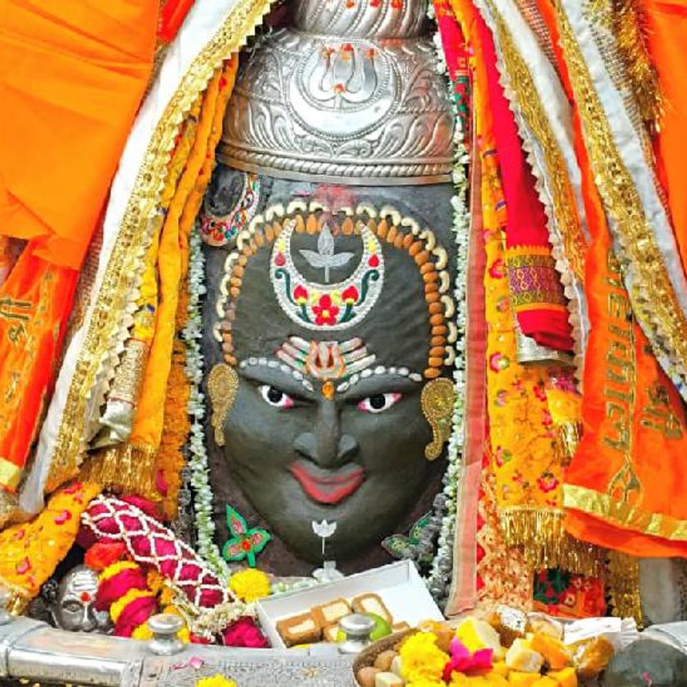 सोमवार को महाकाल के भस्म आरती दर्शन:  अक्षय तृतीया पर विशेष श्रंगार, मस्तक पर चंद्रमा और पीले वस्त्रों से किया श्रंगार – Ujjain News