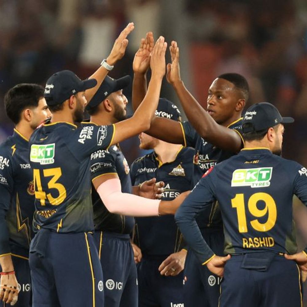 IPL में गुजरात Vs मुंबई मैच:12 ओवर में MI का स्कोर 95/3; सूर्या, डी कॉक और मालेवार पावरप्ले में आउट